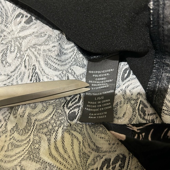 Suzy Shier black and white damask sleeveless dress. - Picture 4 of 9